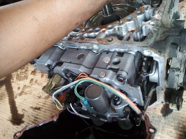 Bengkel khusus transmisi mobil metik