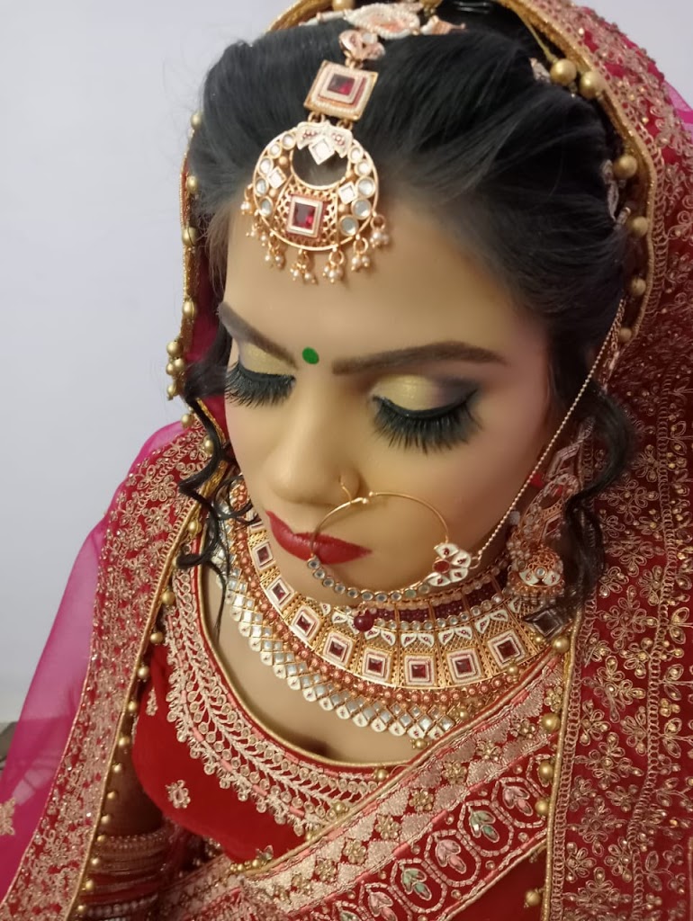 The Looks Beauty Parlour