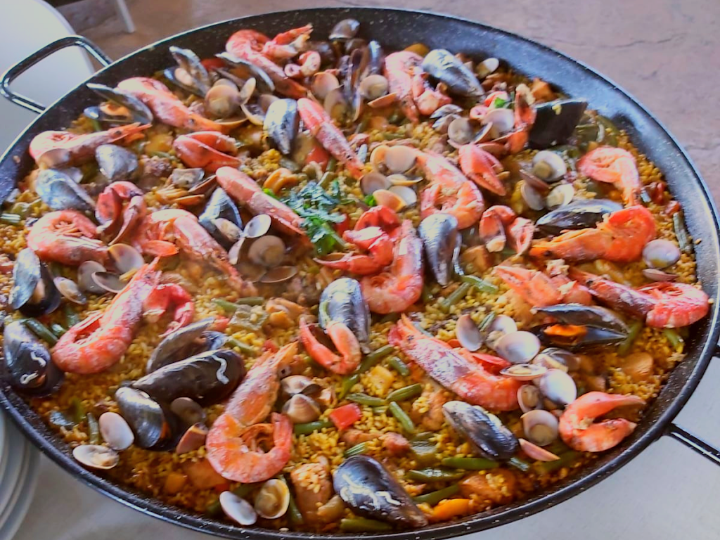 La Cafeteria — Comida y bebida