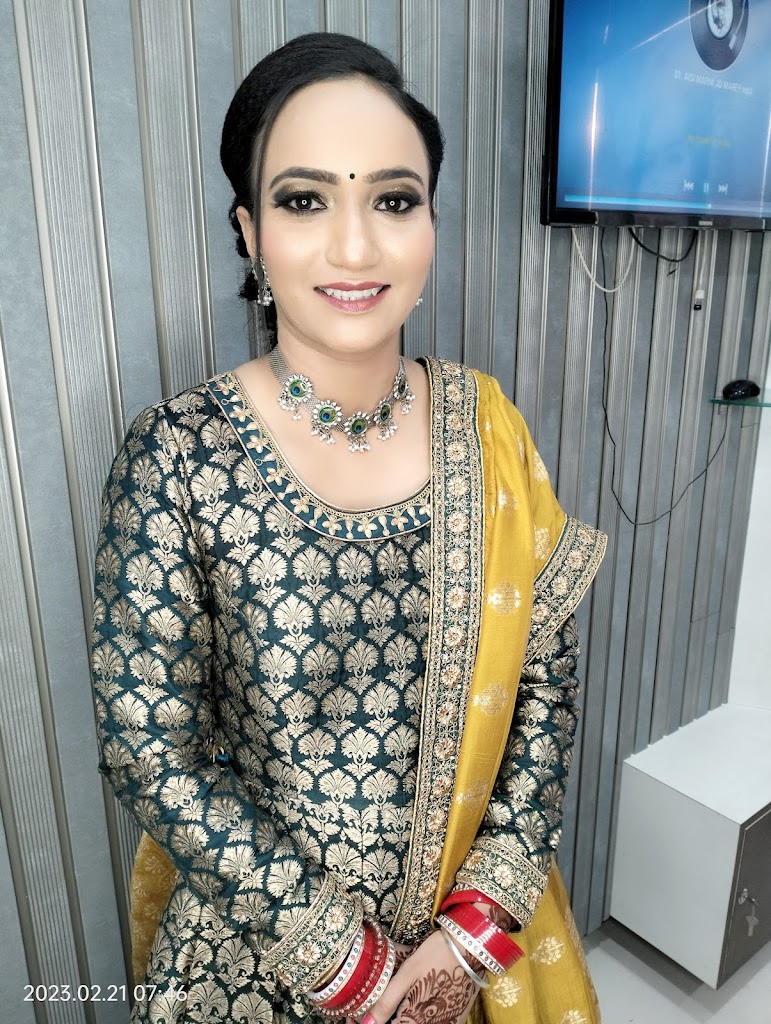 Sukhraj Magic Touch Salon Academy Best Bridal Makeup Artist In Raikot Permanent Eyebrow Bb Glow Trainer In Raikot