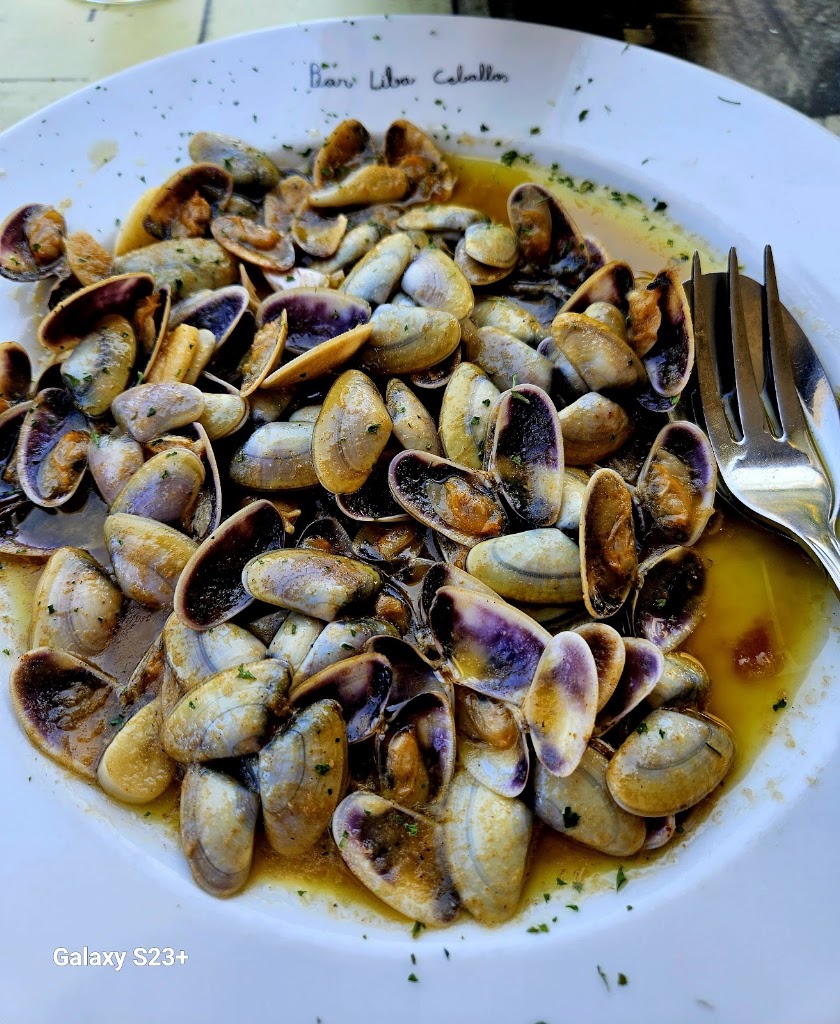 Bar Liba " Ceballos " — Comida y bebida