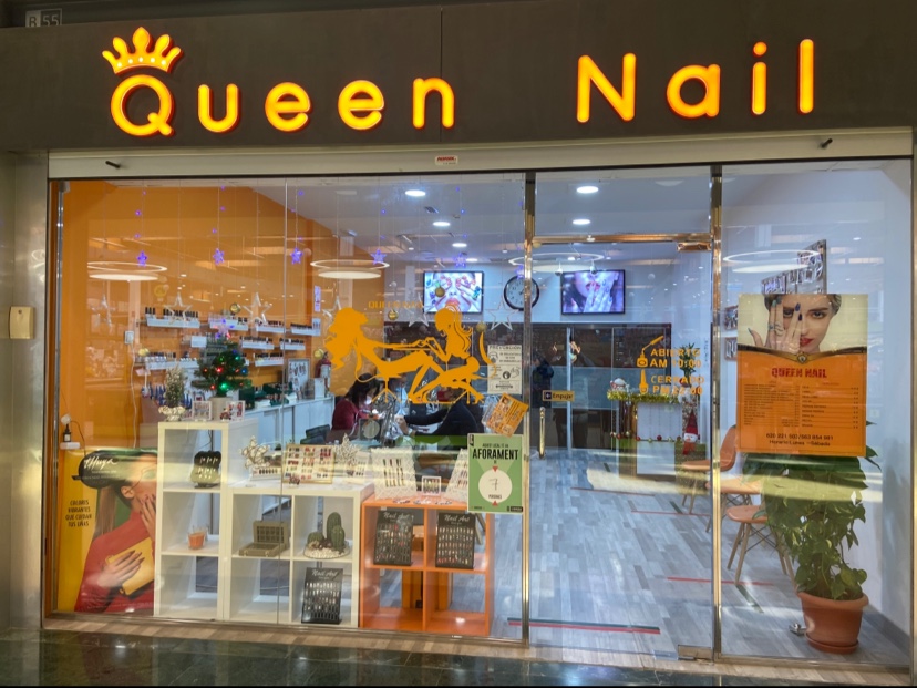 Queen Nail Carcaixent — Exterior