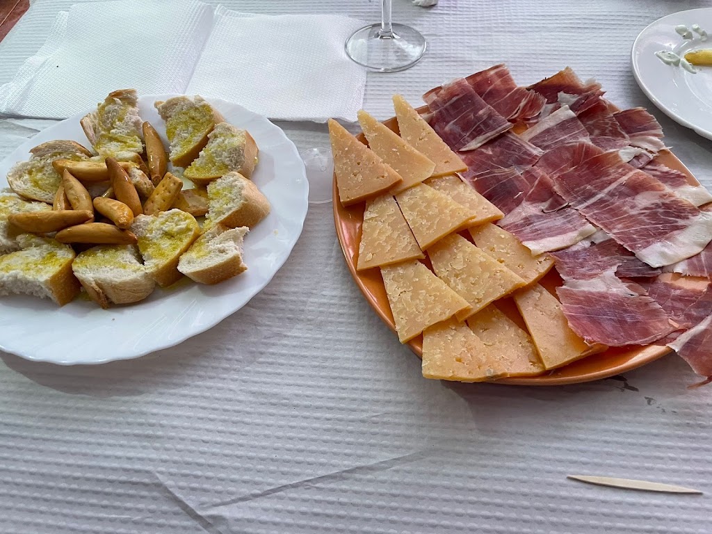 Cafe Bar TRIGUERO — Comida y bebida
