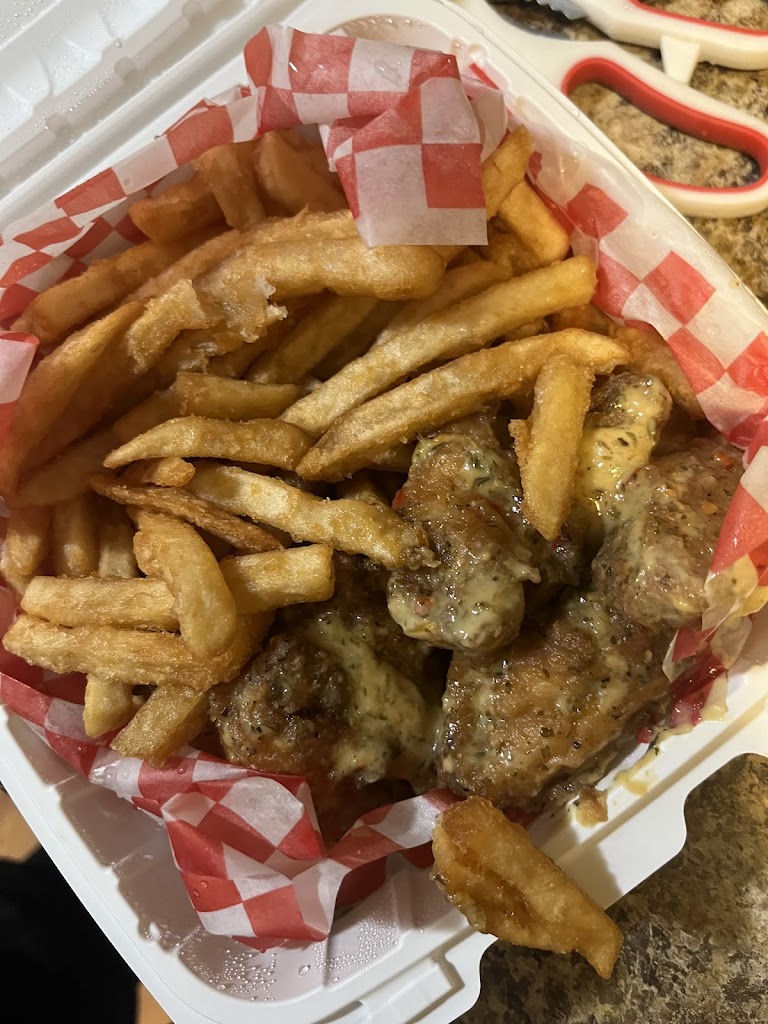 Zone 6 restaurant and lounge in North York