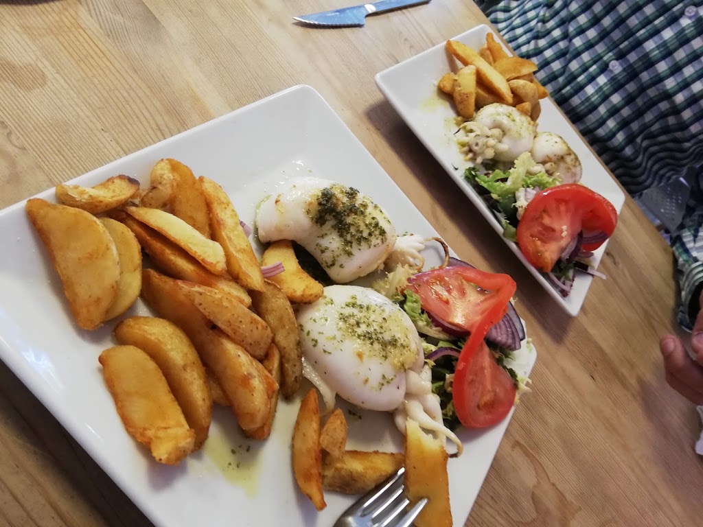 Con Faldas y a lo Loco — Comida y bebida