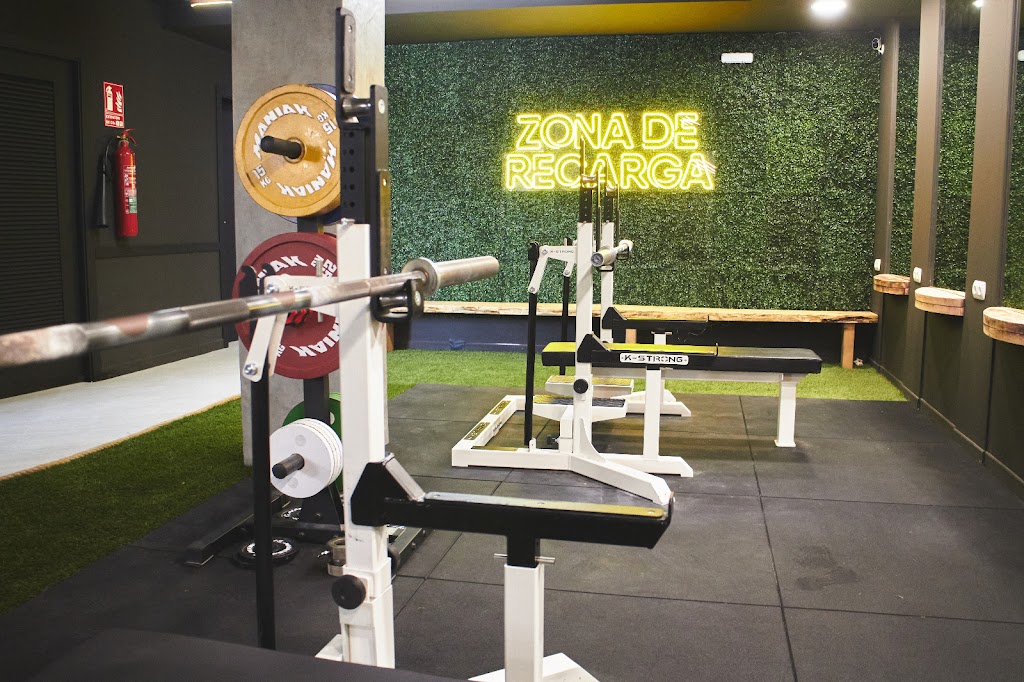 Atlas Montilla. Centro deportivo, tienda de suplementacion y ropa deportiva. — Gimnasio