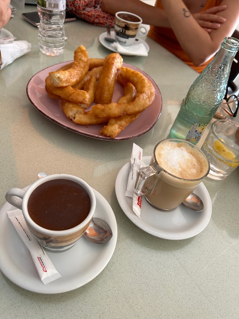 Dolce vita cafeteria — Comida y bebida