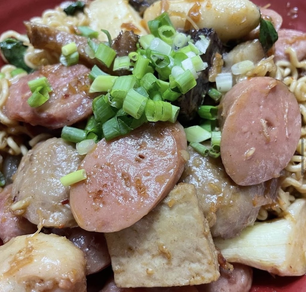 餓霸滷味 中壢中山店｜三杯炒滷味｜麻辣燙｜XO干貝醬滷味｜炒咖哩滷味｜海鮮粥｜鍋燒麵｜中壢宵夜｜消夜首選｜ 的照片