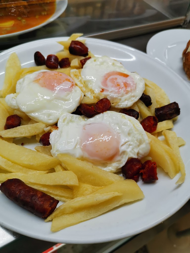 Bar Restaurante Golden 2 — Comida y bebida