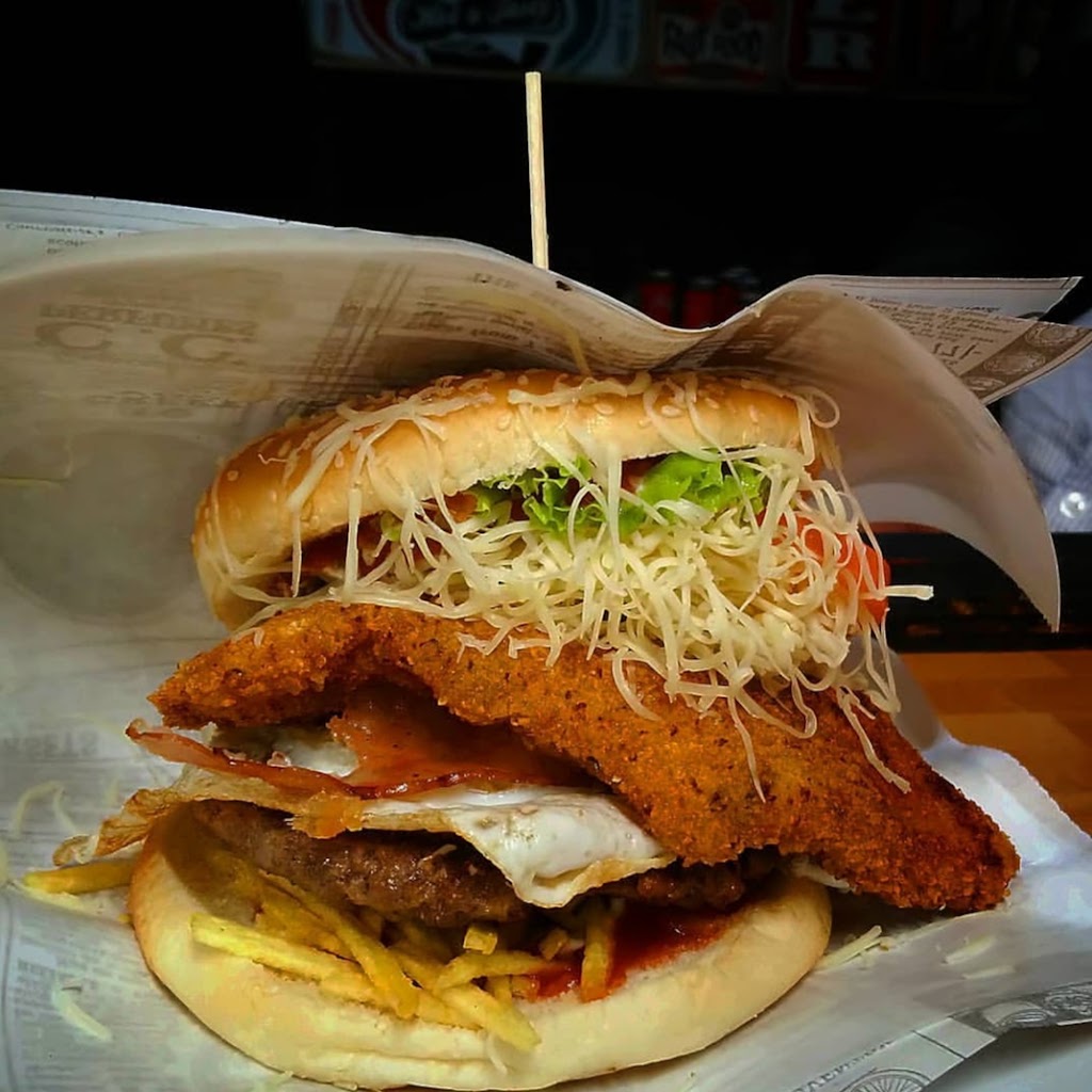 Burdas Cafe Bar — Comida y bebida