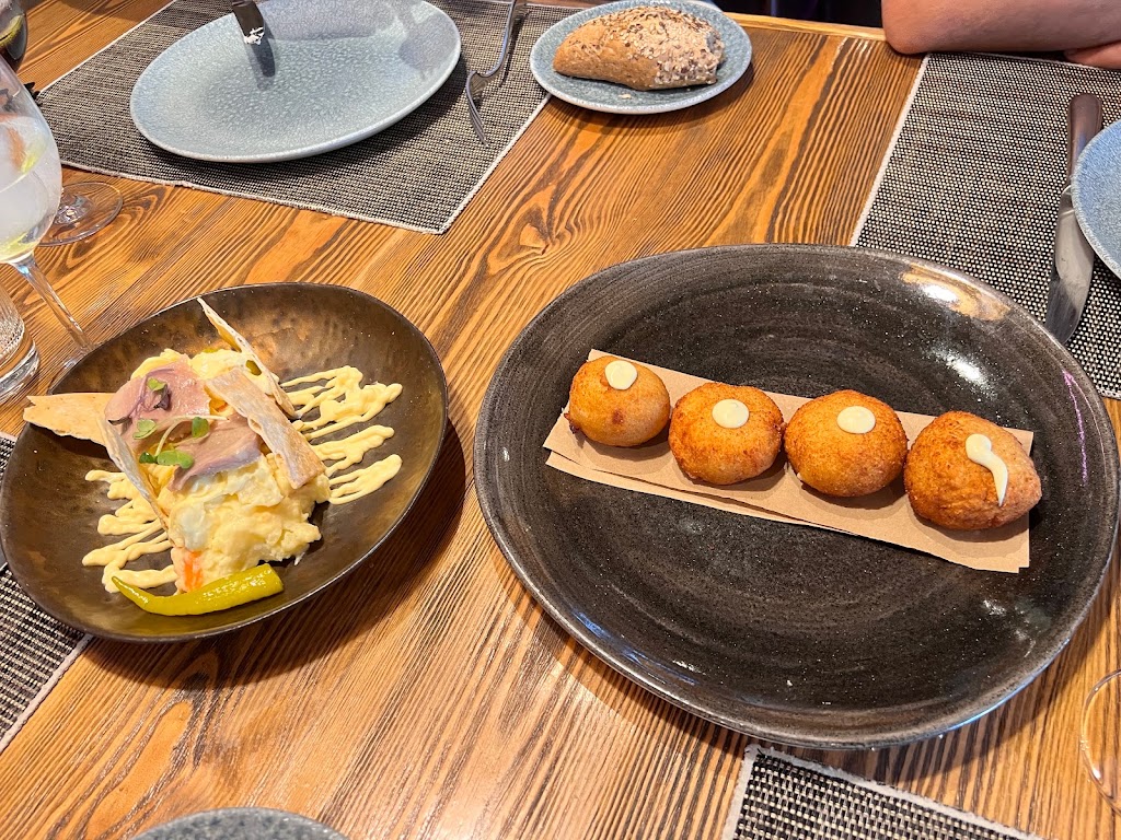 Restaurante La Costa — Comida y bebida