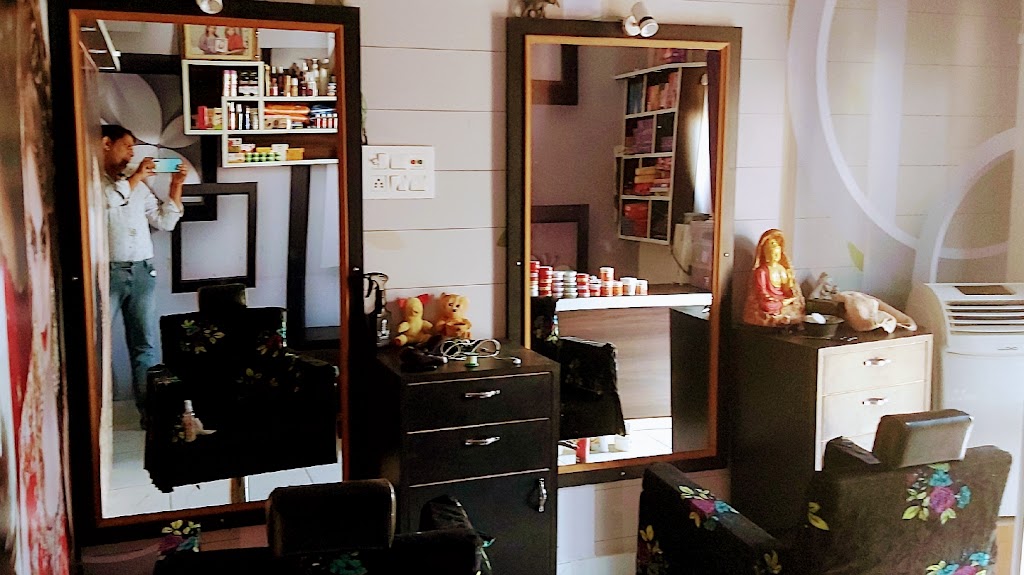 Monika Beauty Parlour