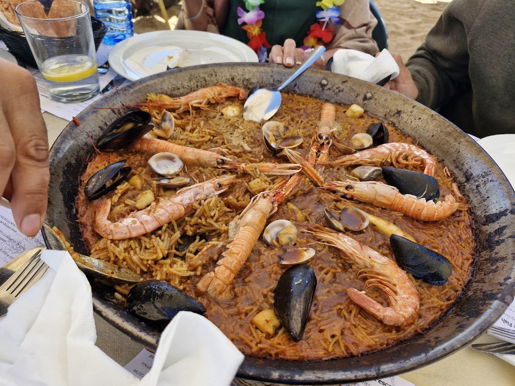 Xiringuito Tottanua — Comida y bebida