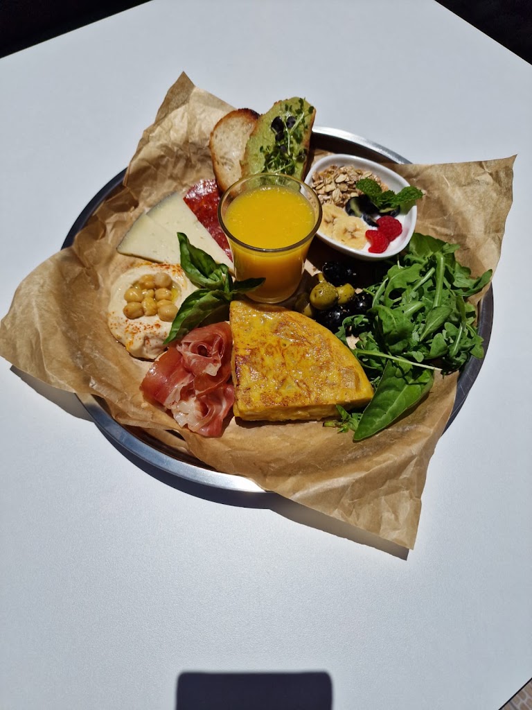 Sunrise Cafe — Comida y bebida