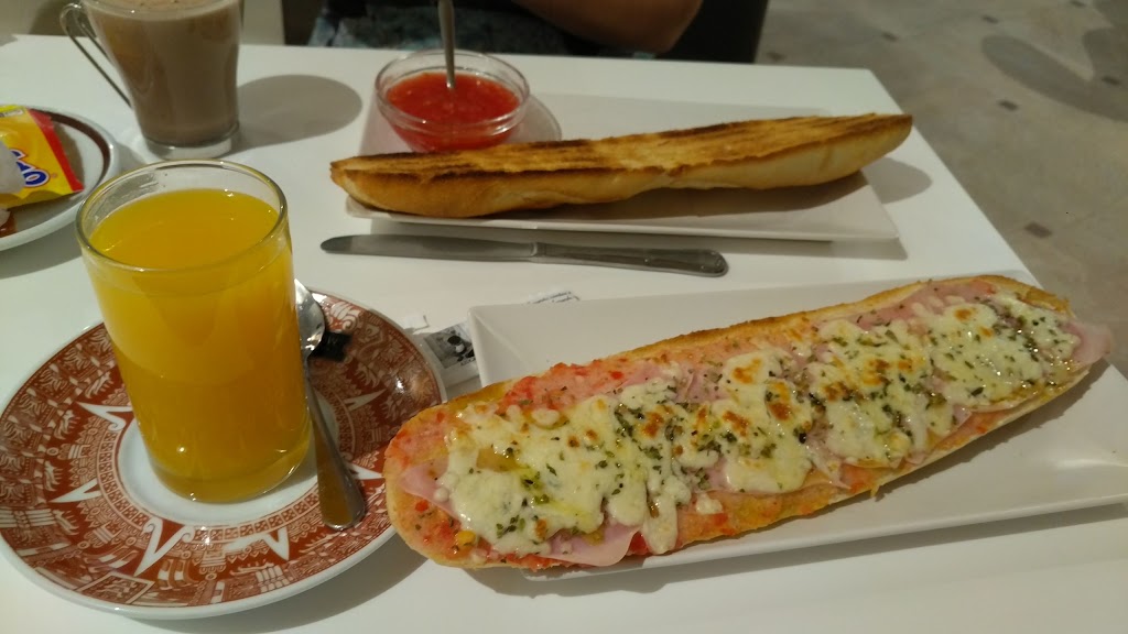 Cafeteria Black Cat — Comida y bebida