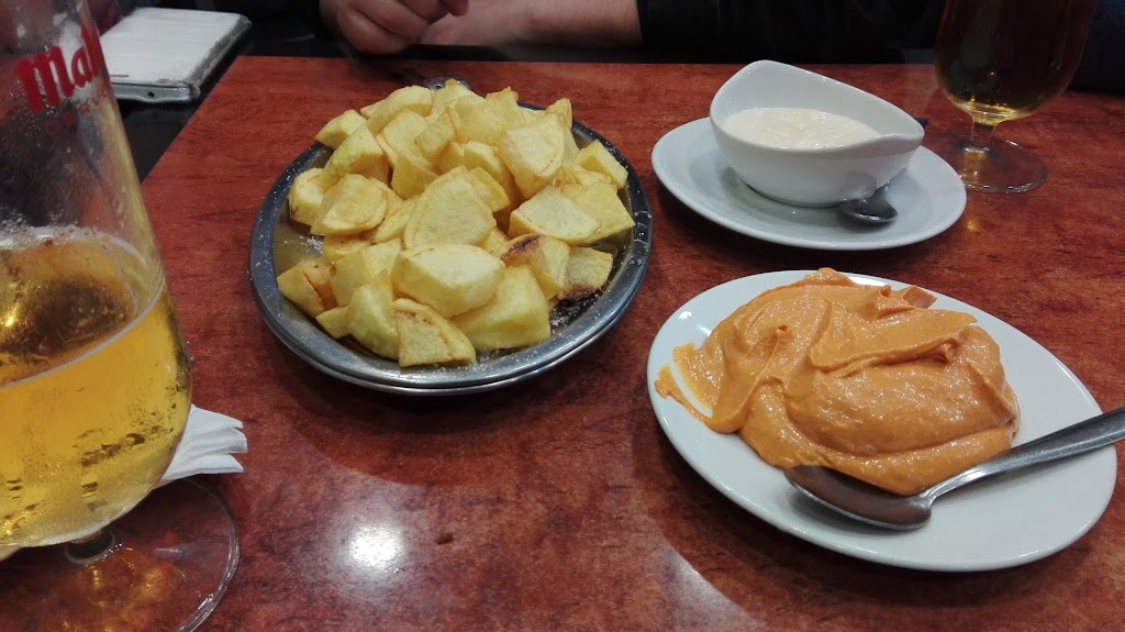 Elas De Copas — Comida y bebida