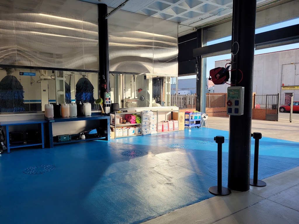 9 Carwash — Interior