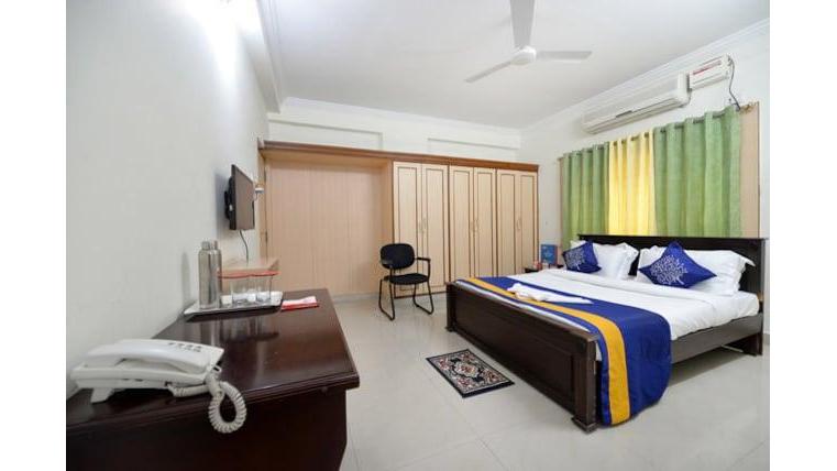 Oyo Apartment Hotel Lakeview Homes Near Shilparamam