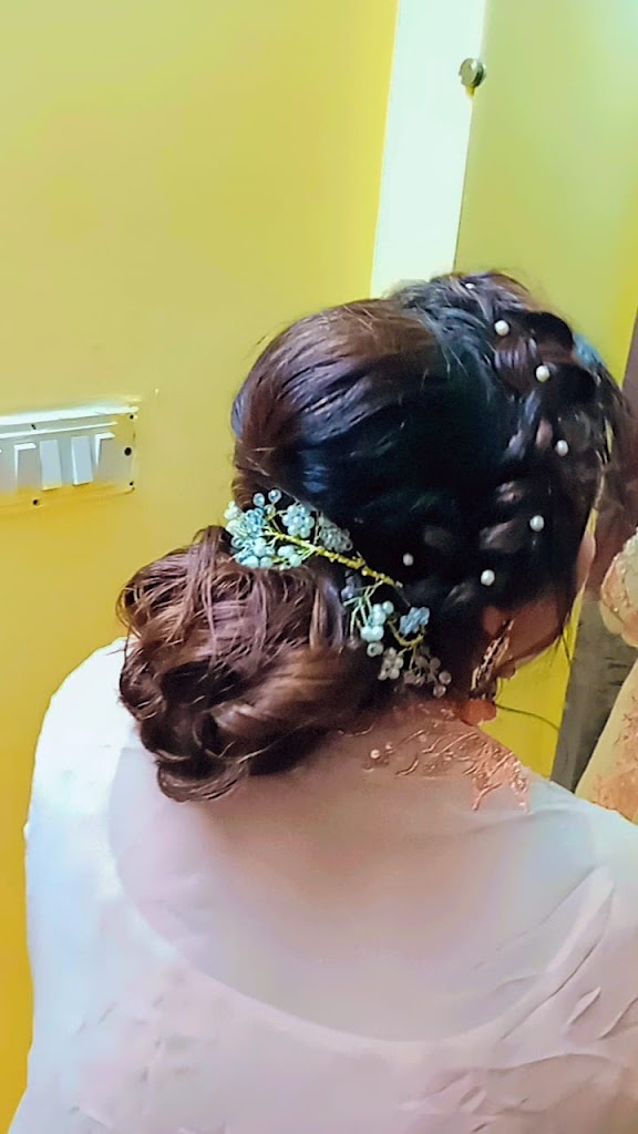 Kayna Beauty Parlour Salon Training Center Cosmetic Hub