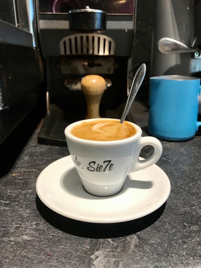 Cafeteria Av.Sie7e — Capuchino