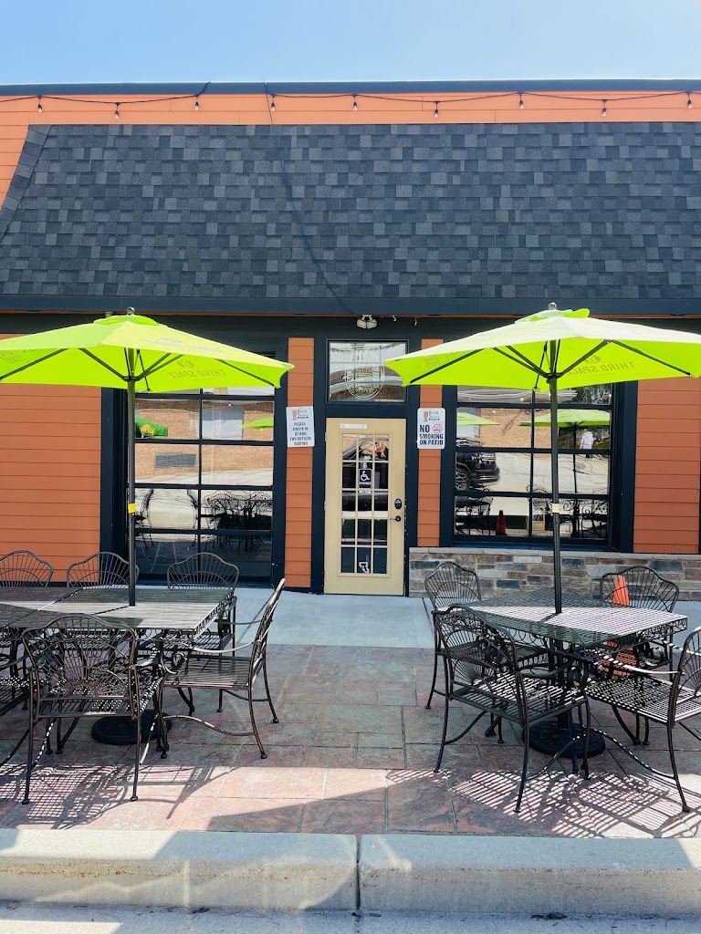  Beer Snobs Ale & Eats