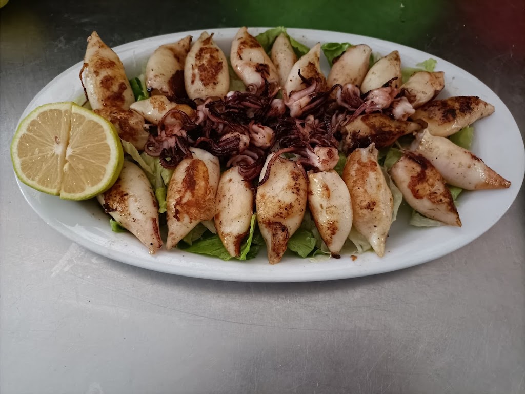 Bar Las Cadenas — Comida y bebida