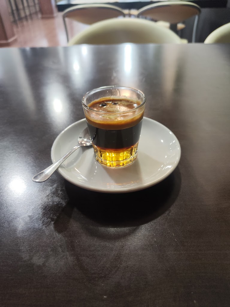 DDIEZ Restaurante — Comida y bebida