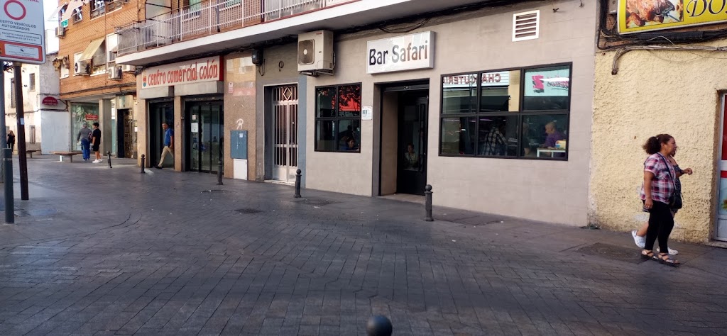 Cafeteria Safari Bar