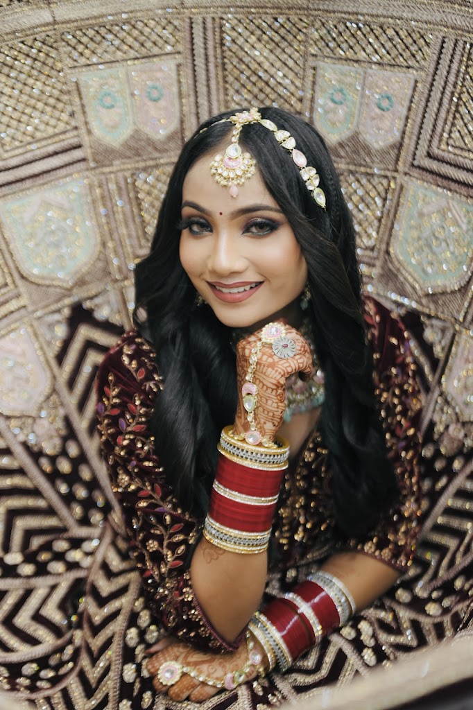 Genius Unisex Saloon