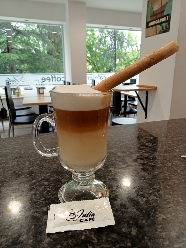 Bar cafeteria Julia — Comida y bebida