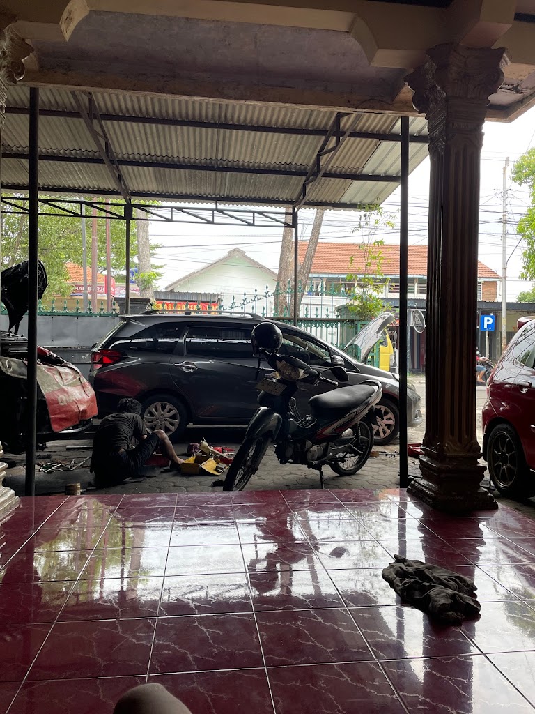 Bengkel Mobil SEMI SIGIT