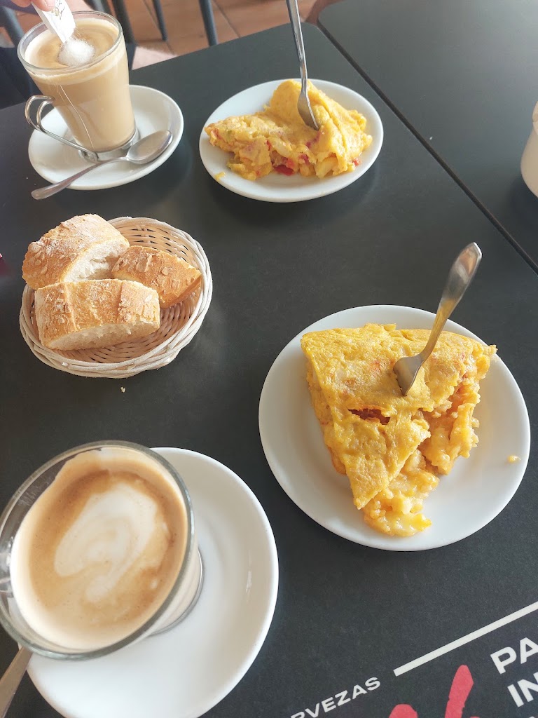 Bar Aldea — Comida y bebida