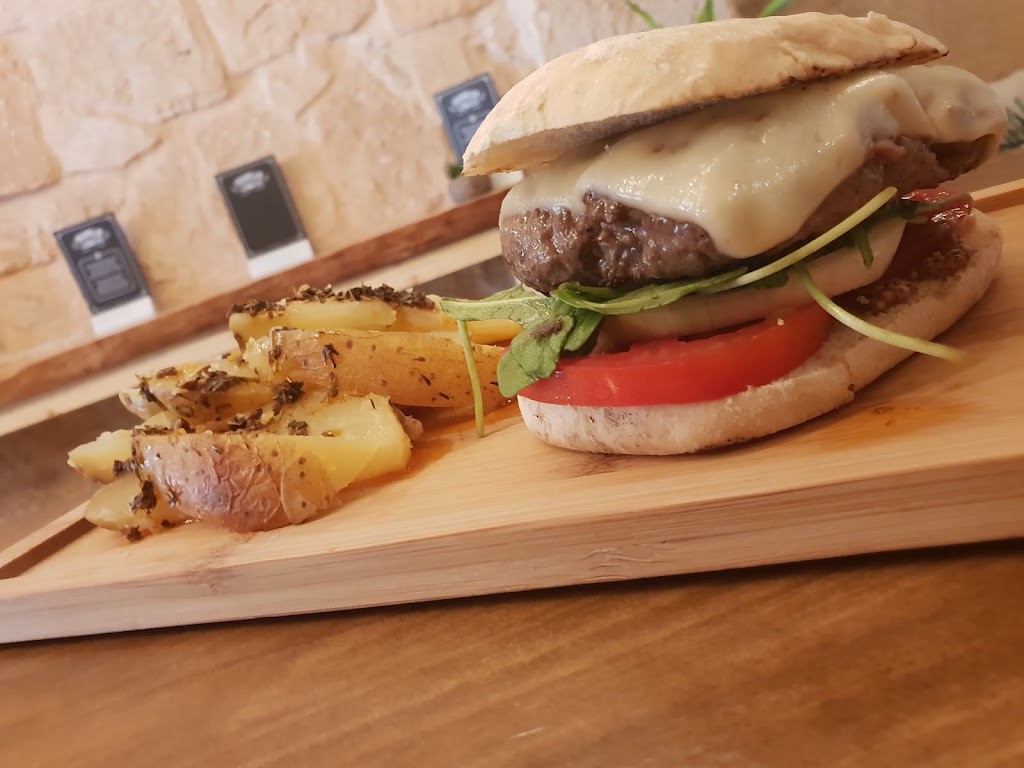 Cannibal cantina bistro — Comida y bebida