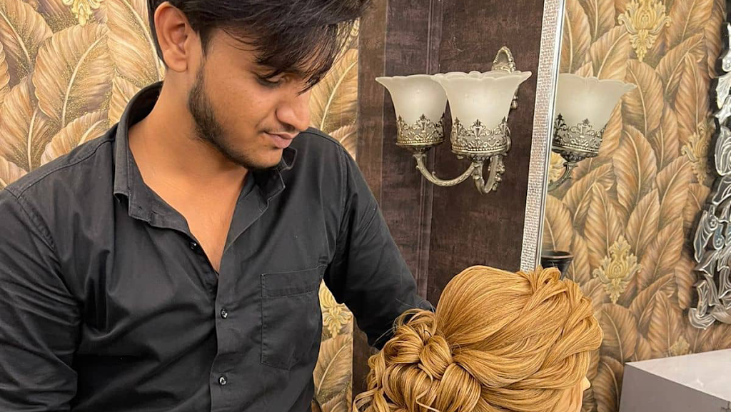 Ayushi Beauty Parlour