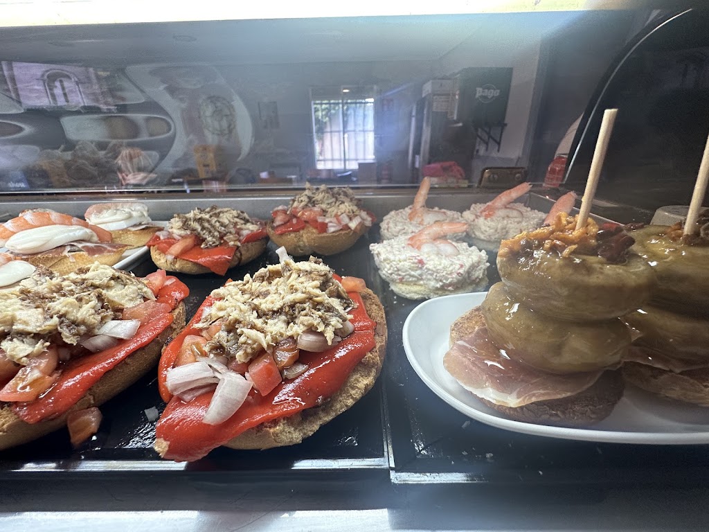 Bar El Crucero — Comida y bebida