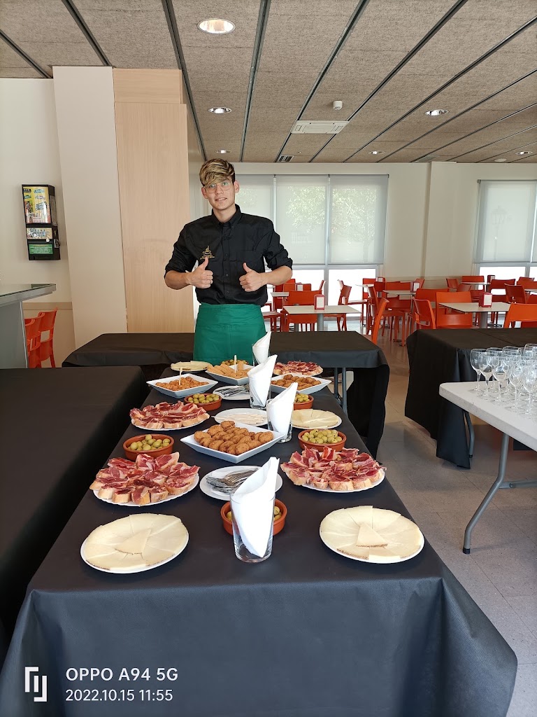 Bar Cafeteria Les Cases dels Mestres — Comida y bebida