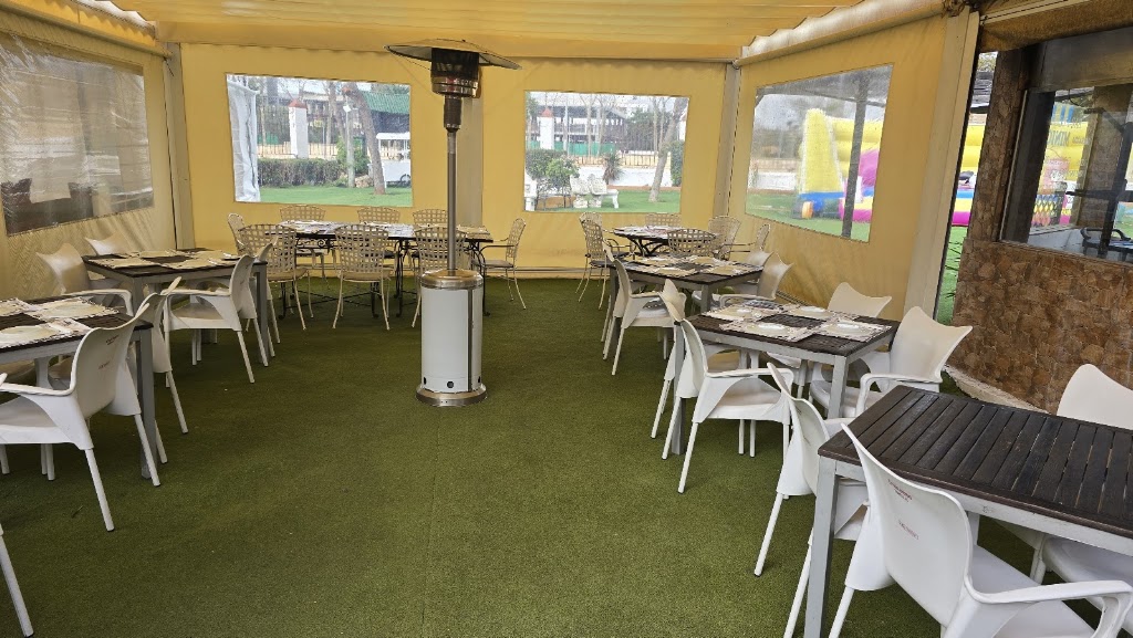 Bar y Celebraciones Minigolf — Ambiente