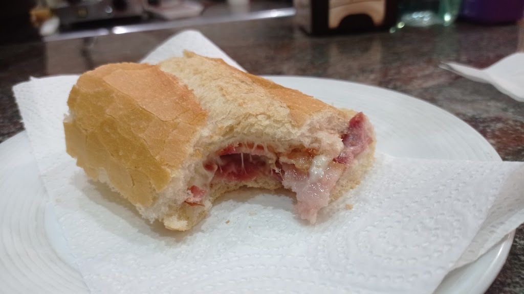 Cafe El Castell — Comida y bebida