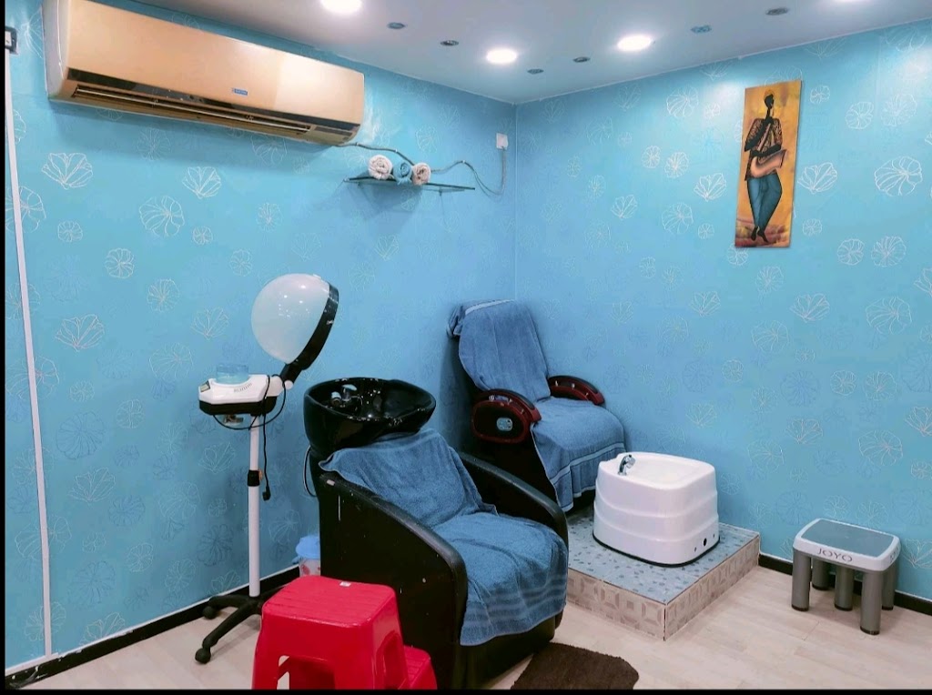 Maa Mirriors Unisex Salon Spa