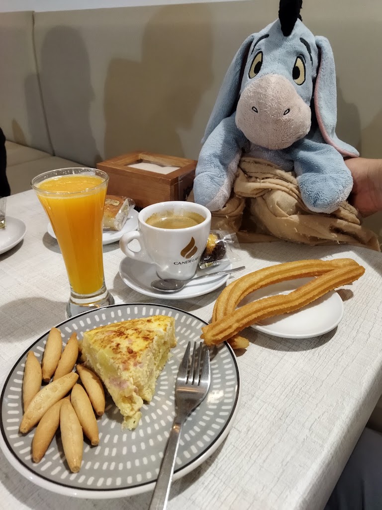 Bar La Universal — Comida y bebida