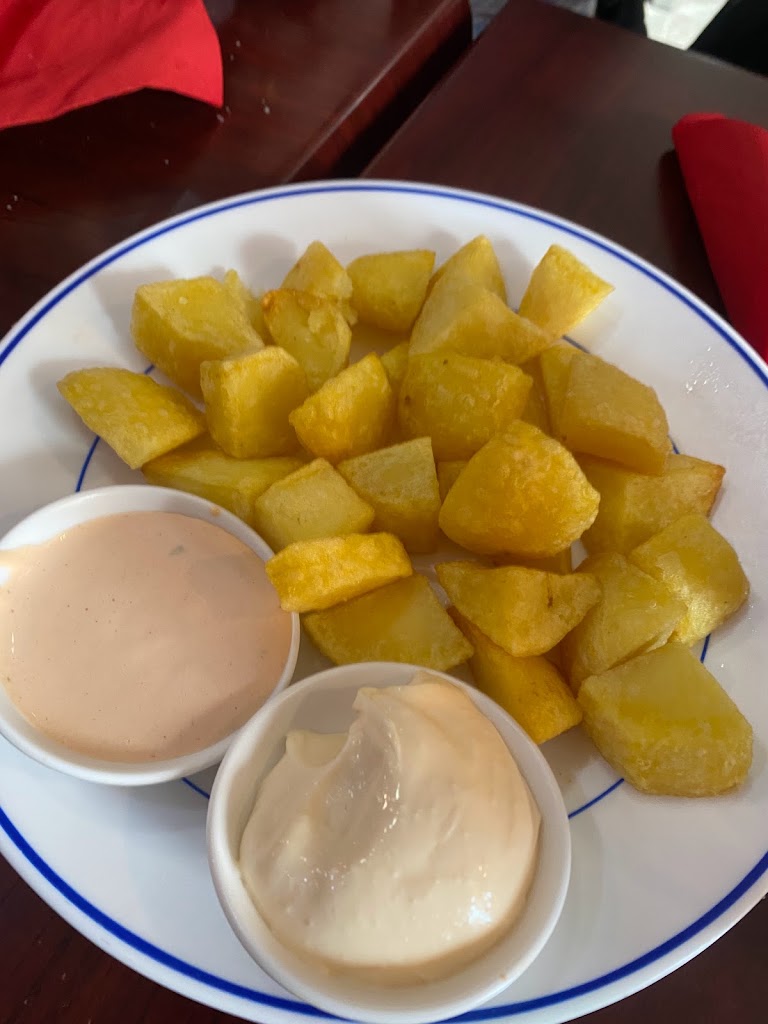RESTAURANT CASAPUNT — Comida y bebida