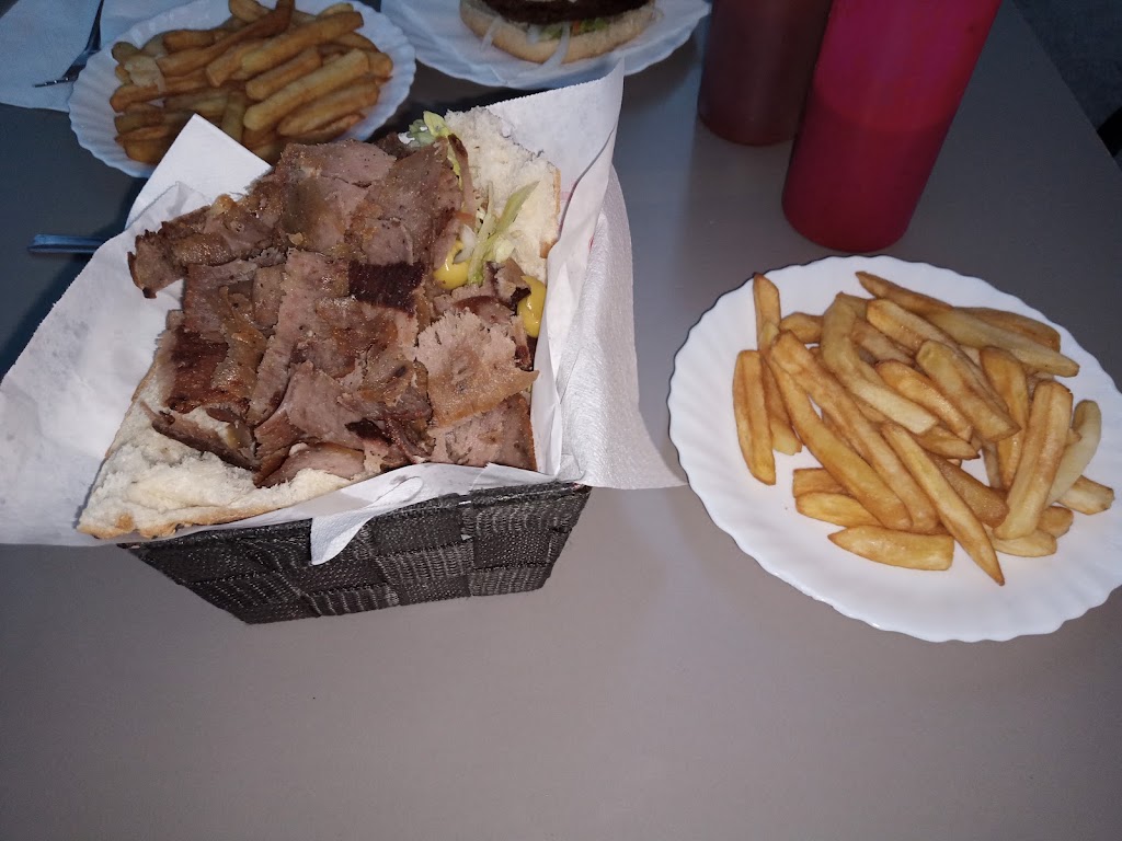 Master Kebab Pizzeria Restaurant — Comida y bebida