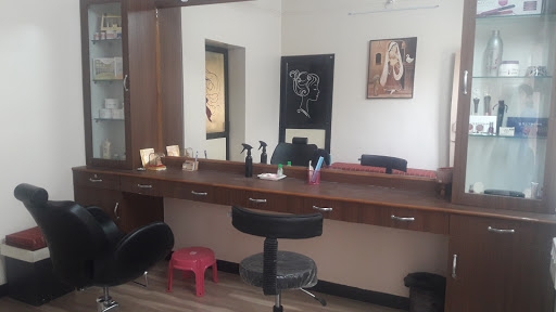 Varda Beauty Care And Makeup Studio
