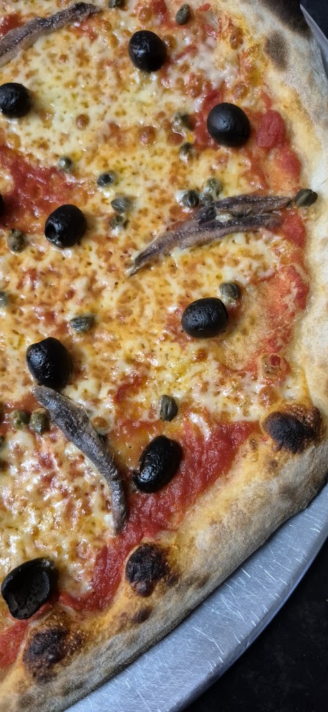 Pizzeria Da Vinci — Comida y bebida