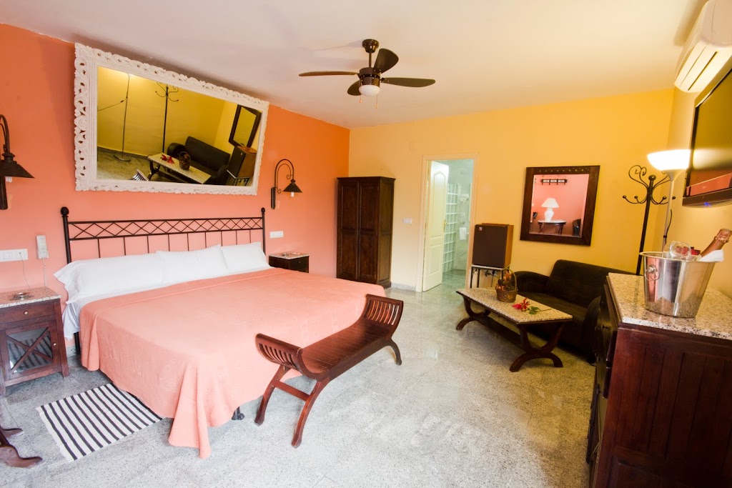 Hostal Nueva Andalucia — Habitaciones