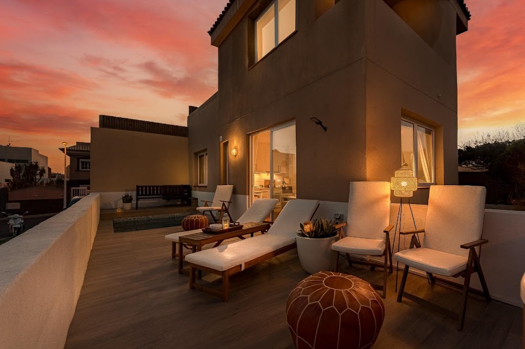 AMAZING LOCATION infront OF THE BEACH