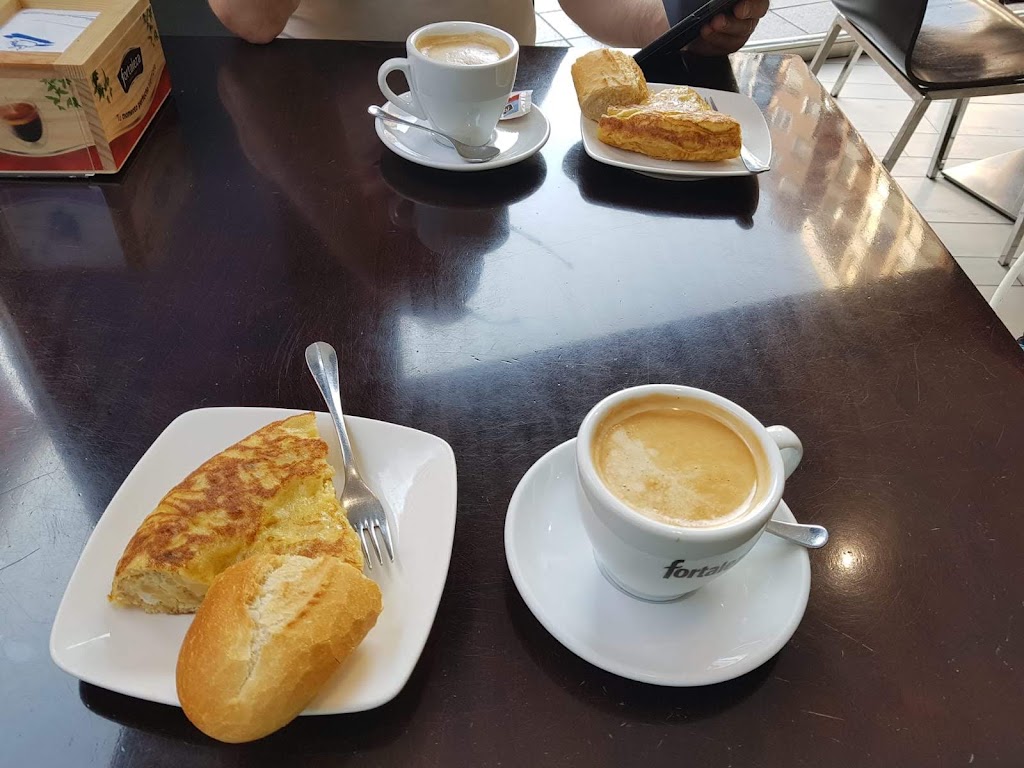 Cafeteria Monaco — Comida y bebida