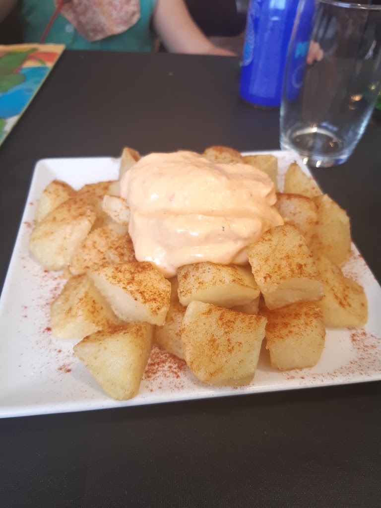 L'squina 11 — Patatas bravas