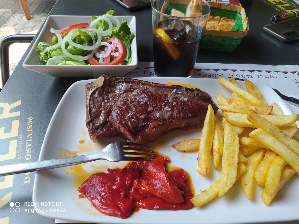 Cerveceria Pepe — Comida y bebida