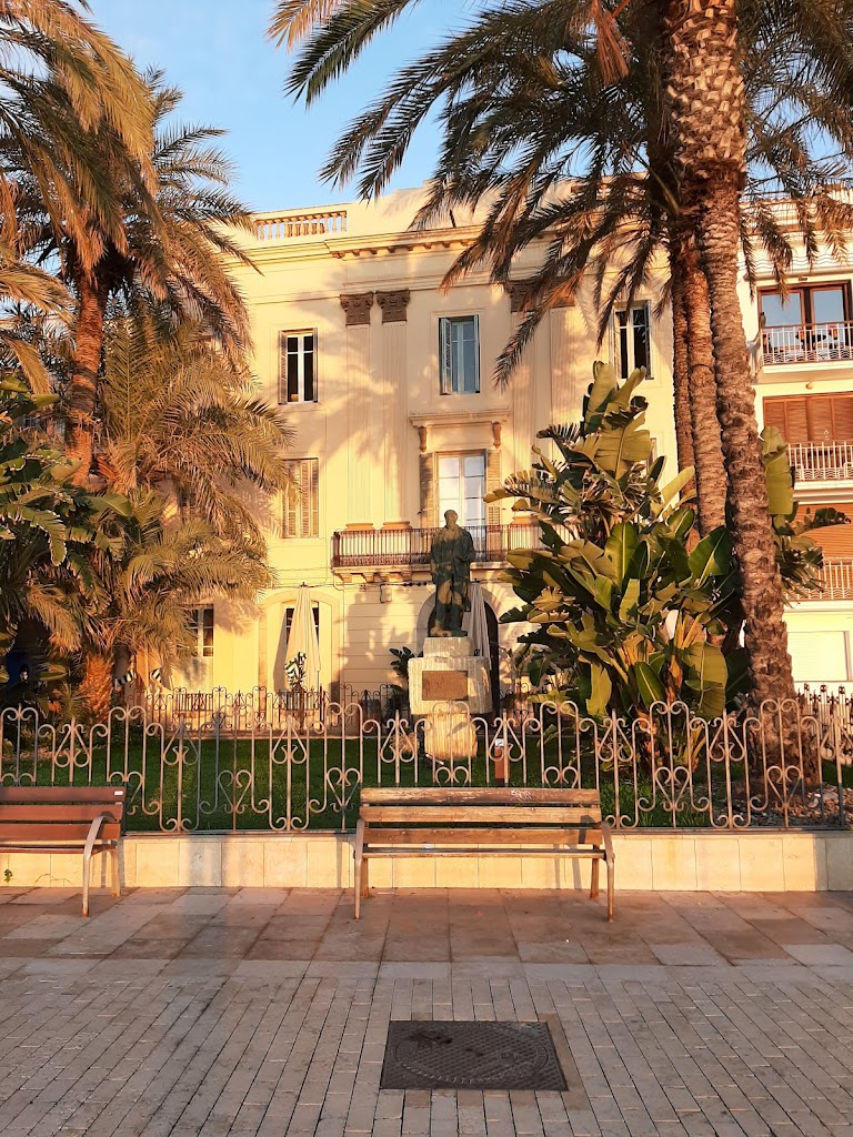 Monument a Santiago Rusinol